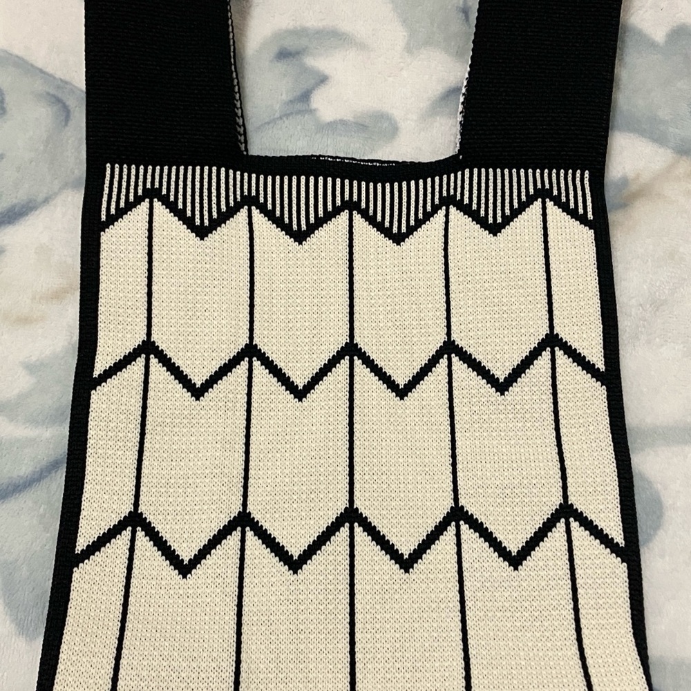 Black and White Geometric Clutch